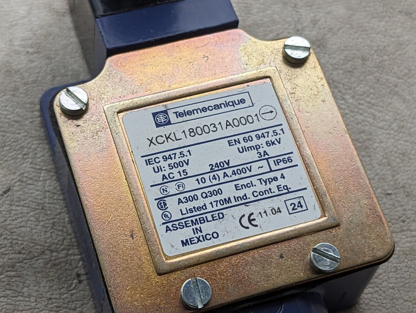 Telemecanique XCKL180031A0001 limit switch, roller head, 240VAC, 3A