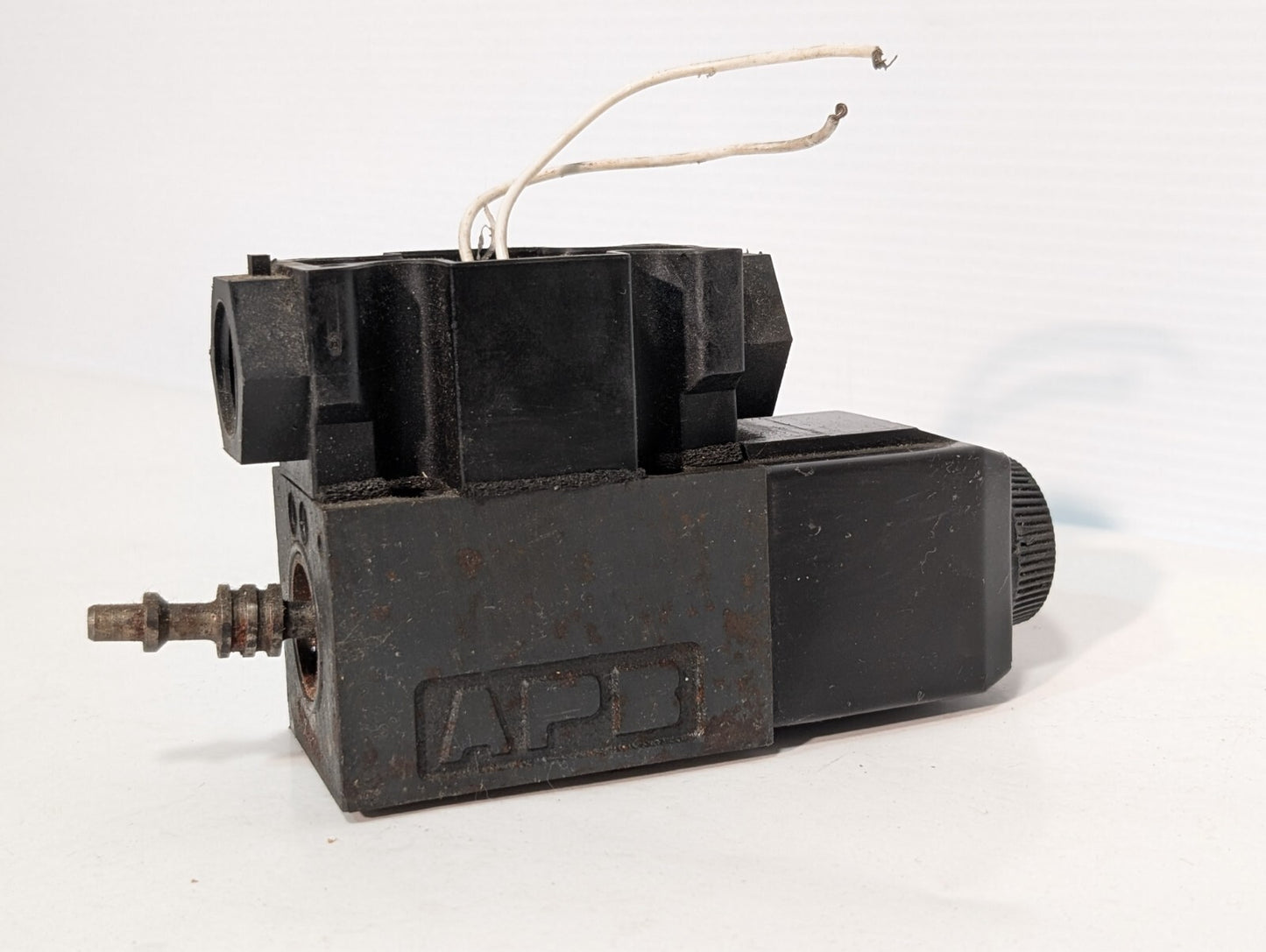 Vickers 508169 Solenoid Valve Coil on (Unidentifiable) APB Solenoid Valve