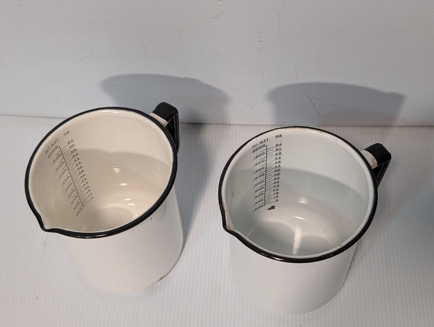 Lot of 2 white enamel lab beakers measures to 2,000ml - Free Shipping