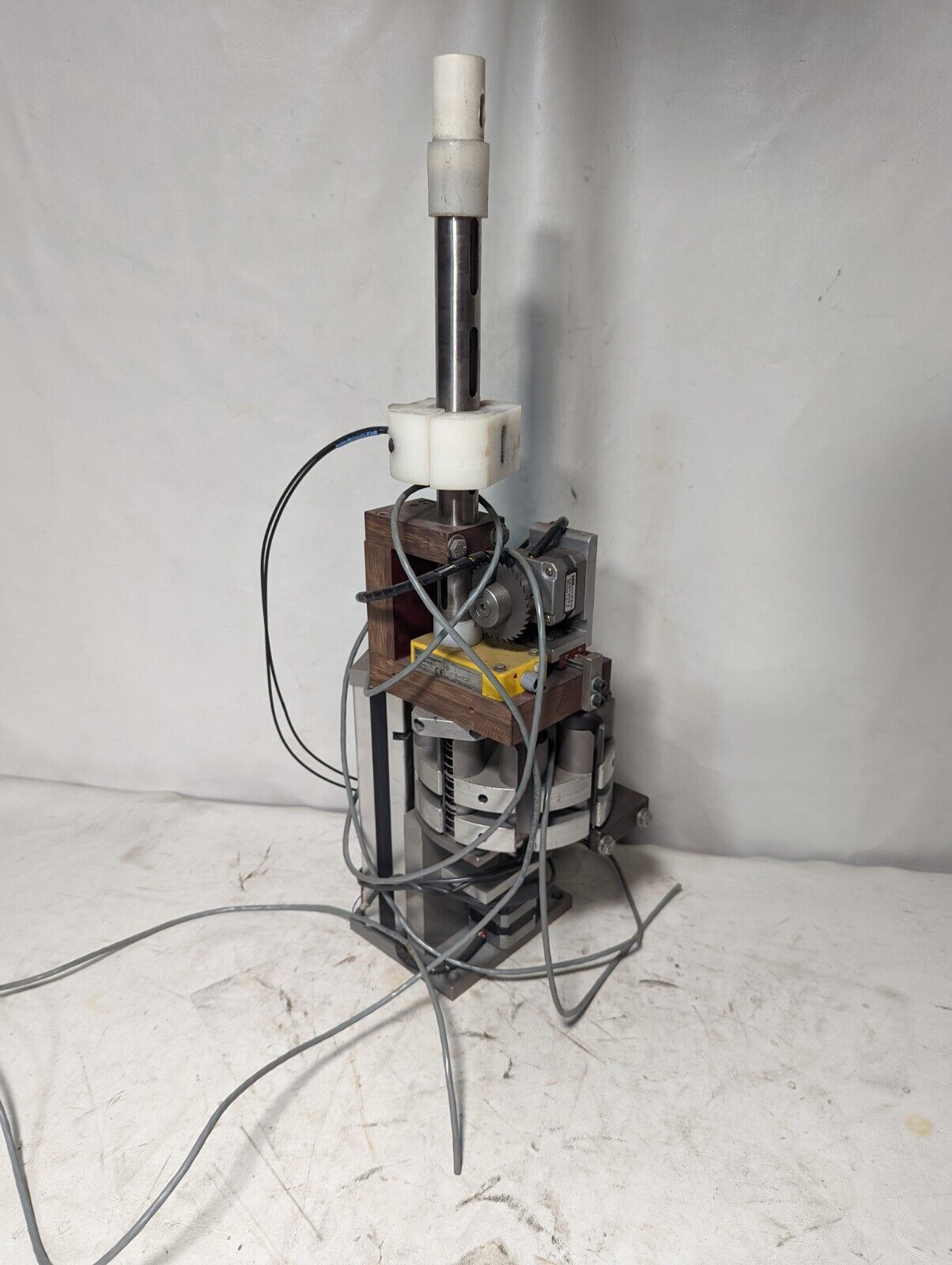 Custom Spring-Loading Machine w/Balluff BES-IKV-S4-025-NS-1-Y +Other Brand Parts
