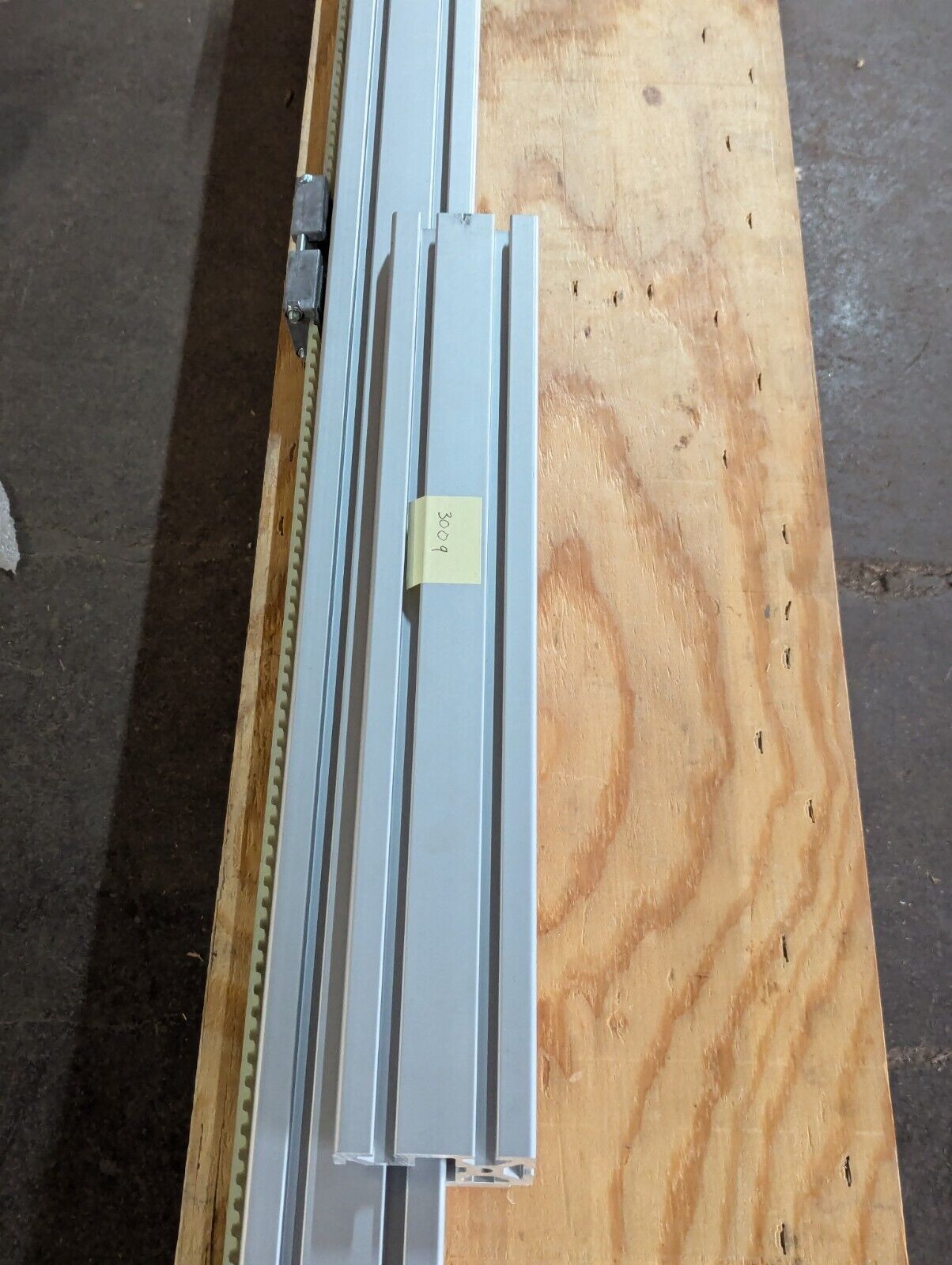 Macron 10935A01 Linear Rail Actuator 3040-12-000-5089 M. 135 VPPD Left-Free Ship