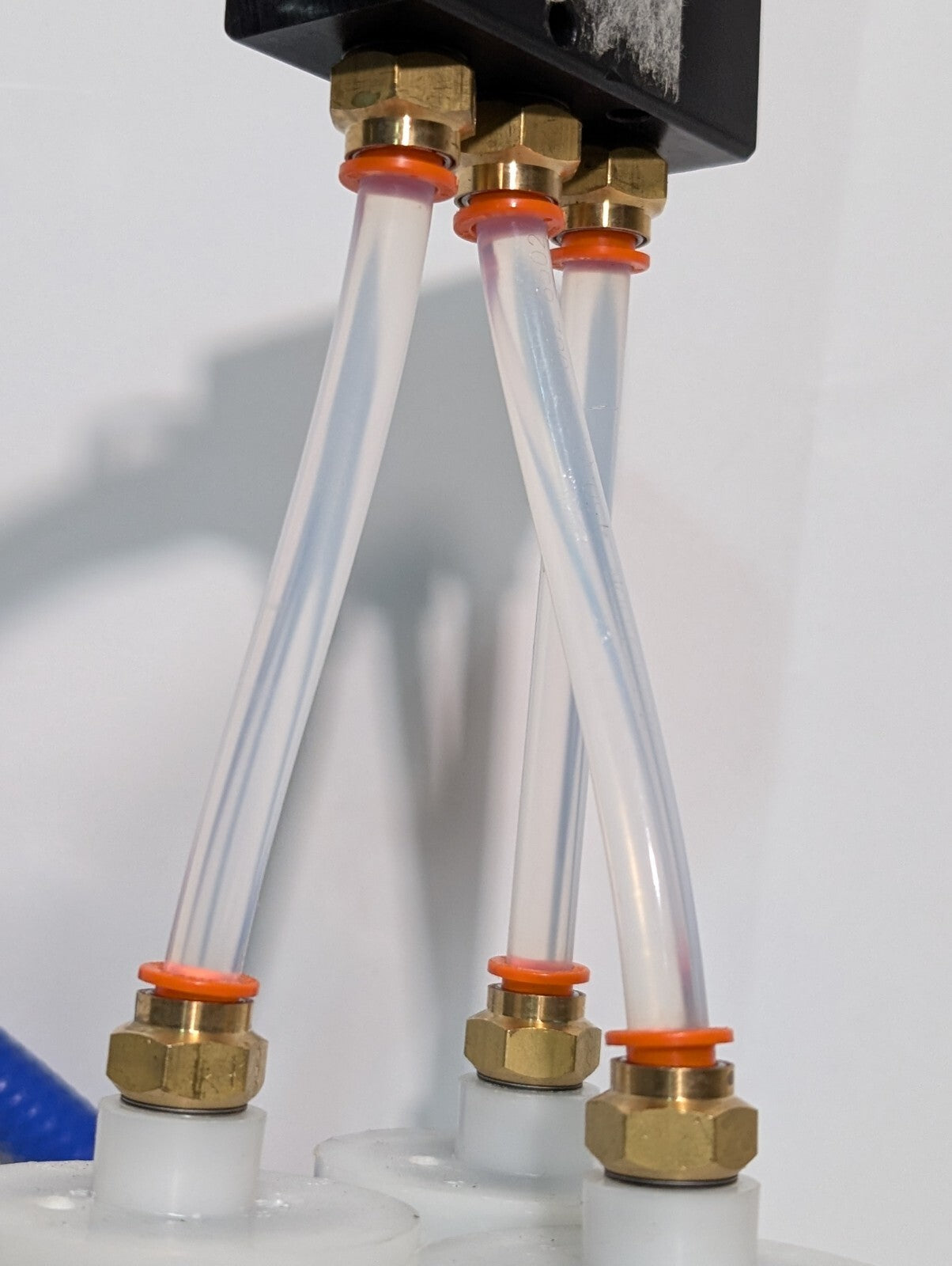 Water Purifier Assembly: 3 Dynalene IC-093-06 w/ Polyconn PCM20-250-03B Manifold