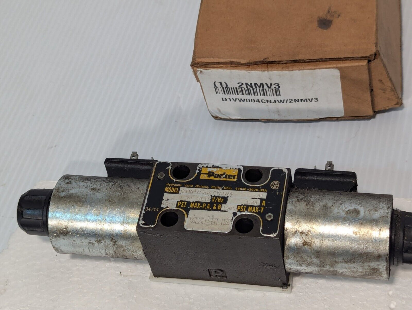 Parker D1VW004CNJW/2NMV3 Hydraulic Directional Control Valve - Free Shipping