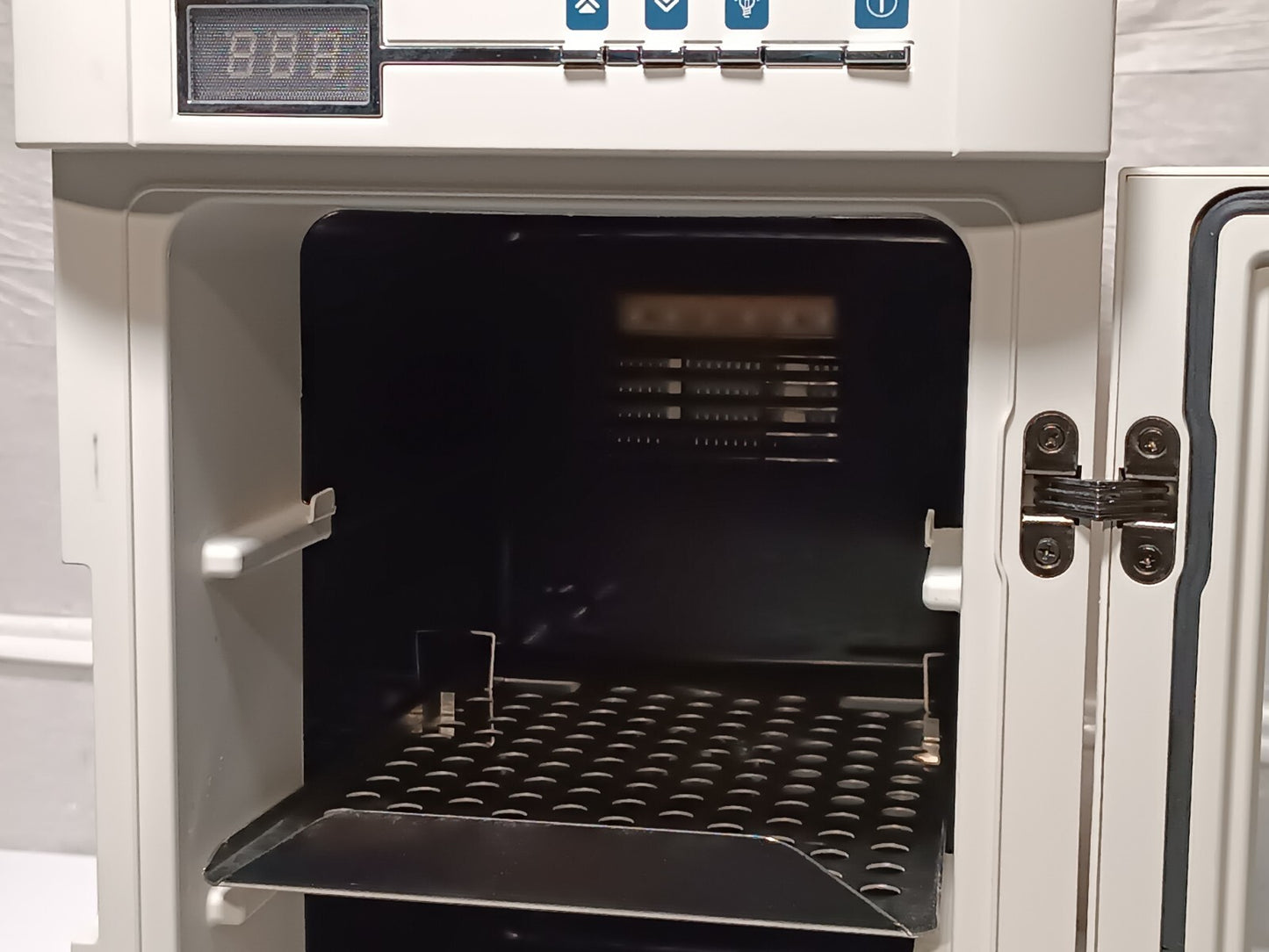Thermo Scientific Heratherm IMC18 Benchtop Microbiological Incubator as Pictured