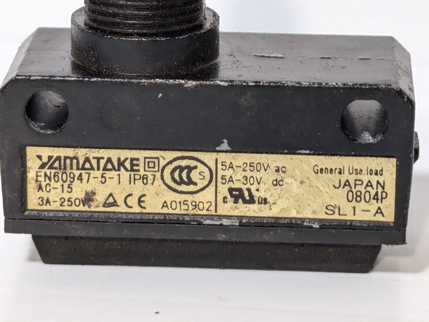 Yamatake SL1-A Limit Switch, Roller Plunger, SPDT, 5A, 250vac \ 30vdc