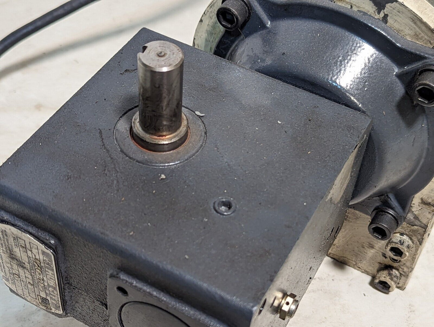 Unknown DC motor with Hub City 184 speed reducer, maybe Fincor 5009324 variable