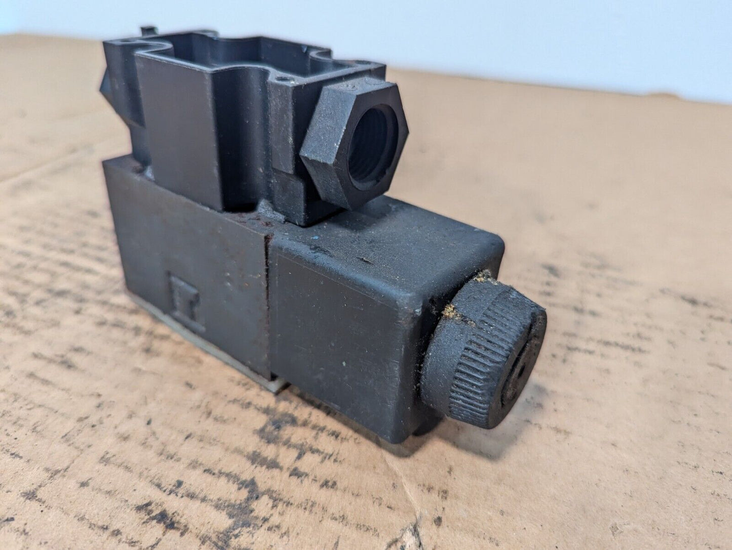 VICKERS PILOT VALVE, 02-101731 - Free Shipping