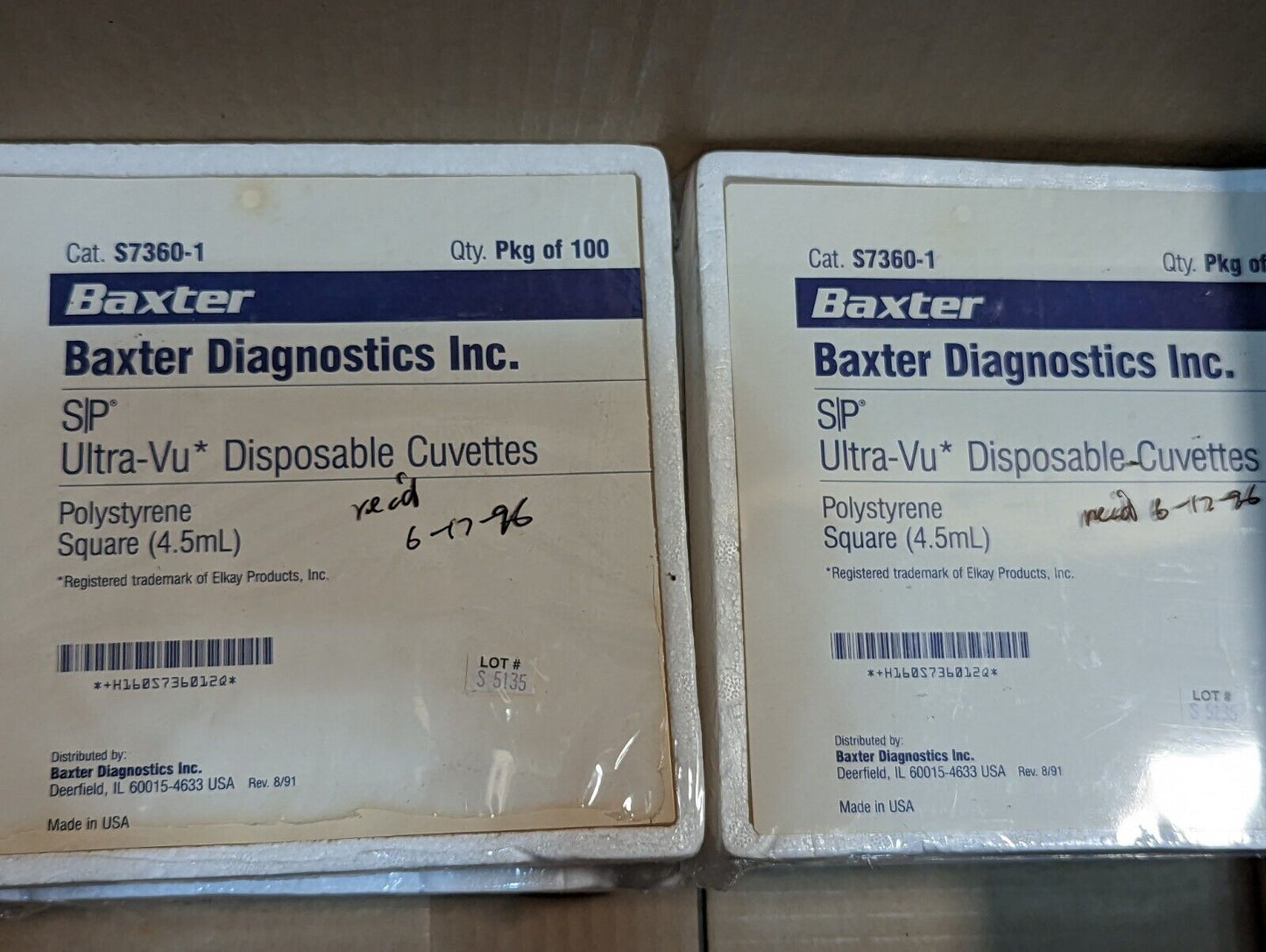 Beckman DU640 spectrophotometer with lots of accessories, manuals