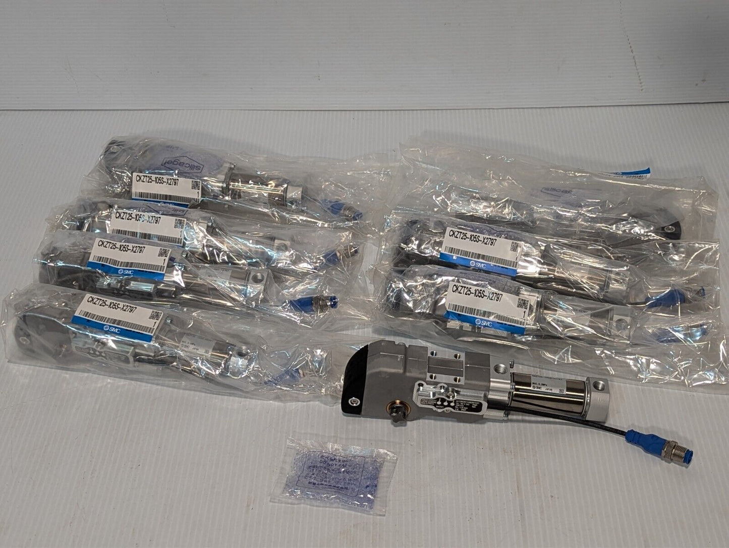 SMC CKZT25-105S-X2797 Slim Line Clamp Pneumatic Cylinder 25mm Bore 105 Deg Angle