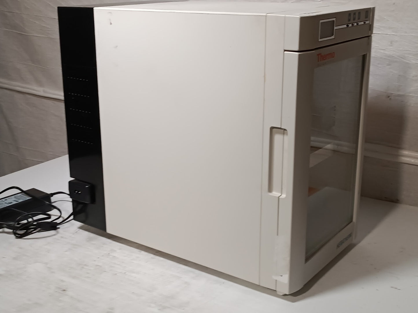 Thermo Scientific Heratherm IMC18 Benchtop Microbiological Incubator as Pictured