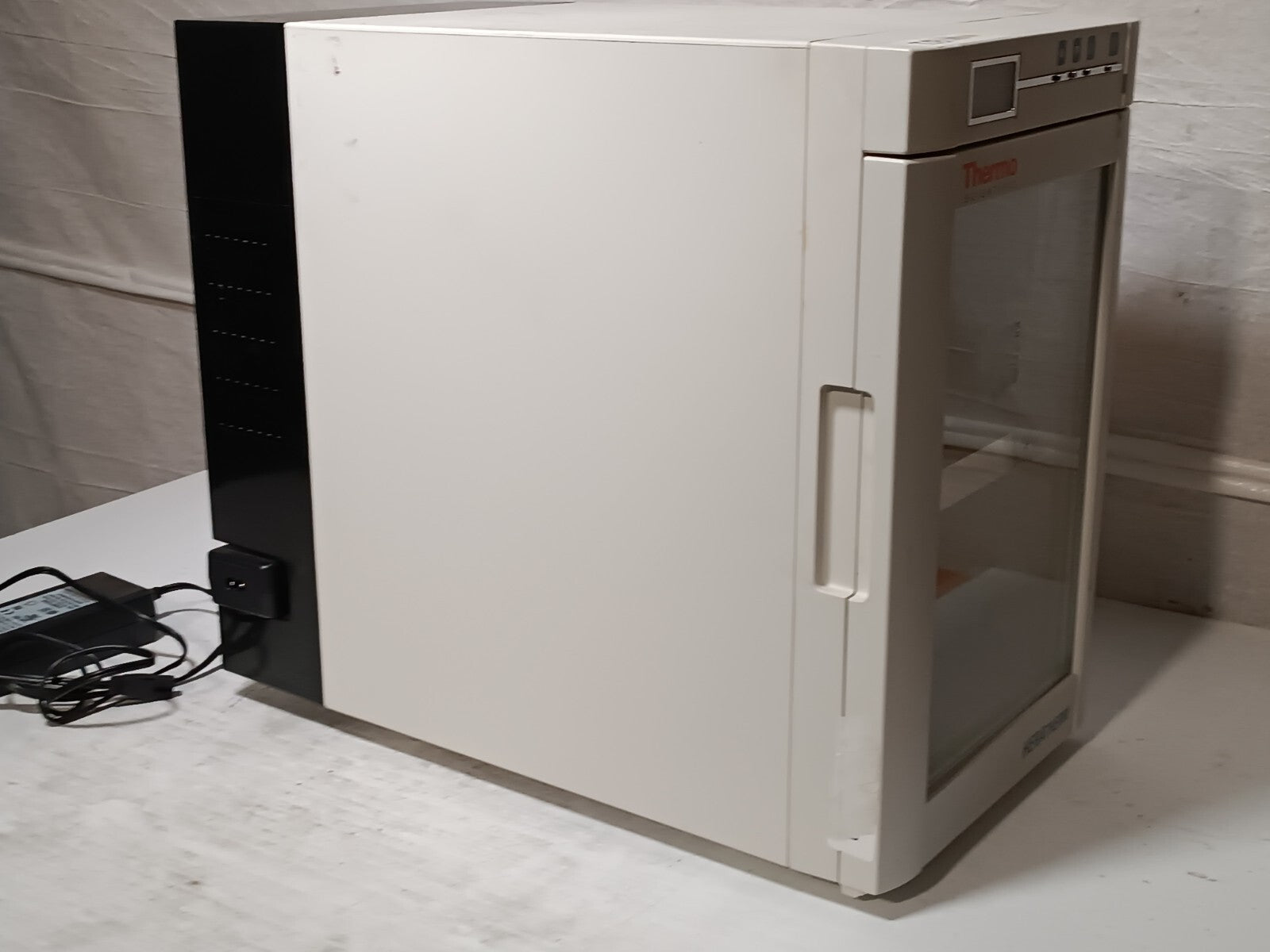 Thermo Scientific Heratherm IMC18 Benchtop Microbiological Incubator as Pictured