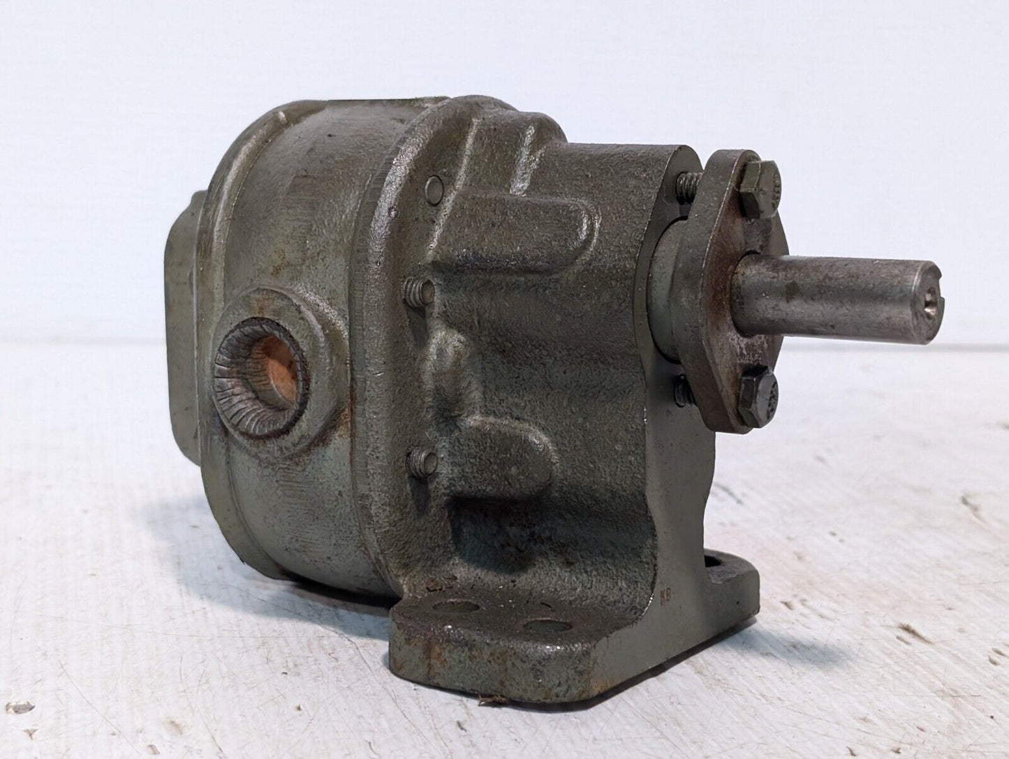 Brown & Sharpe No. 2 BSM Gear Pump, Bi-Directional, Pedestal Mount -Free Ship