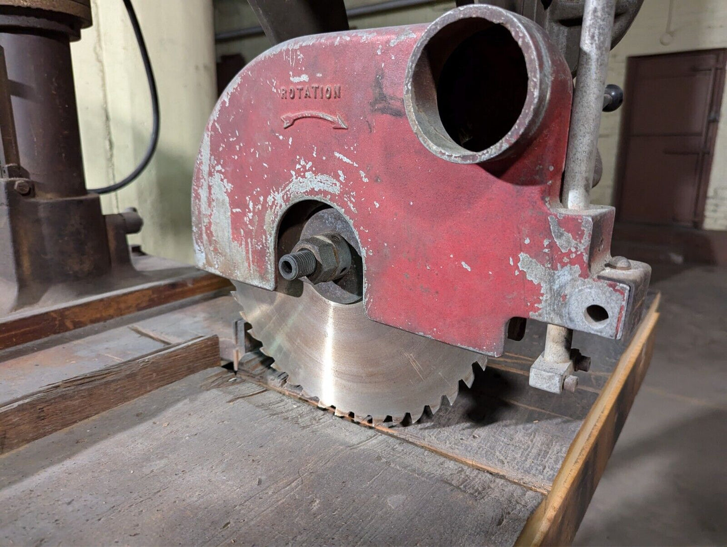 Walker-Turner Radial Arm Saw RA551 Centro Pivot Vintage Manufacturing Equipment