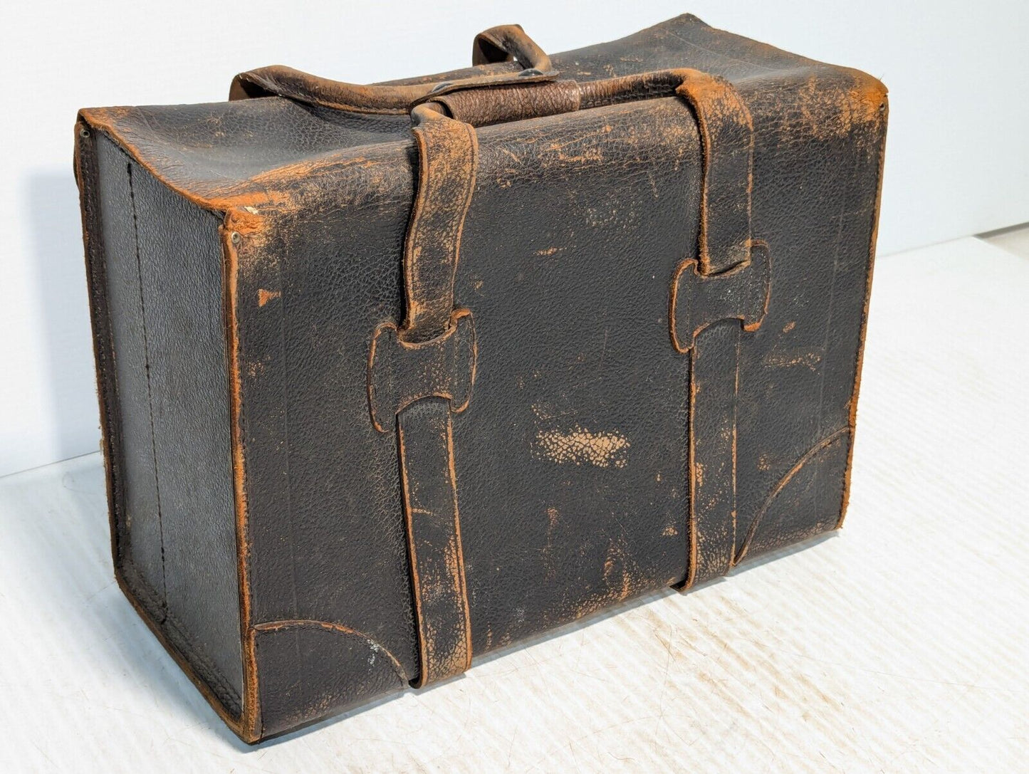 Vintage Distressed Leather Travel Case/Brief Case, Great Condition -Free Ship
