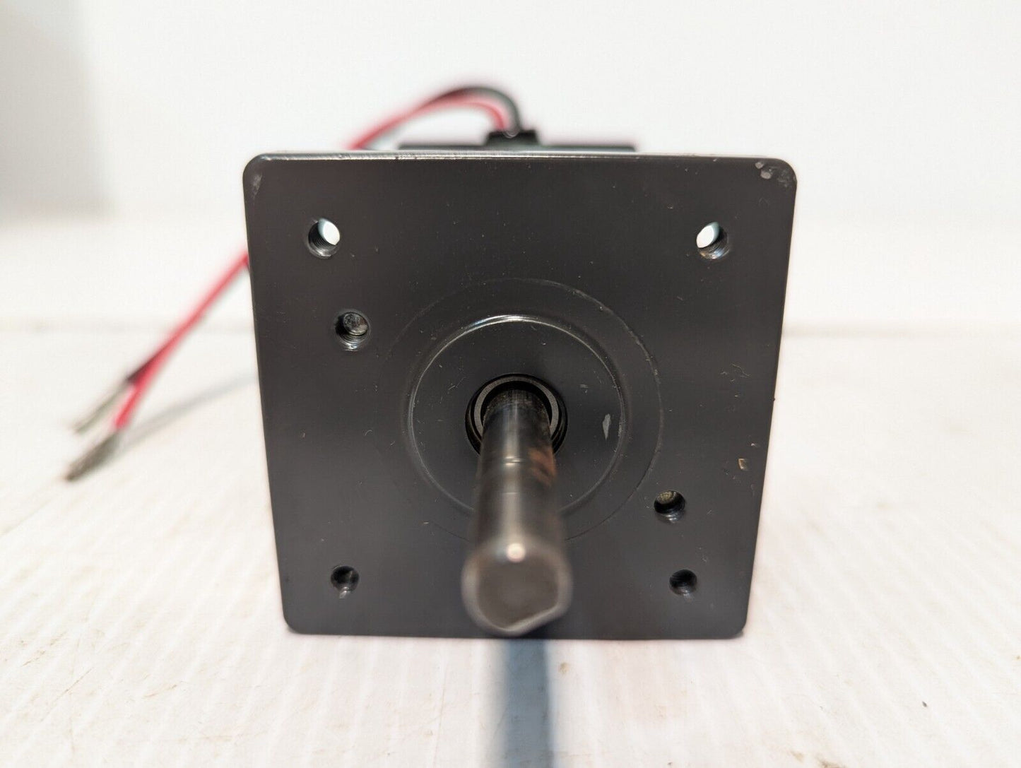 Dayton 4Z142 Permanent Magnet DC Motor, 90VDC, 0.5A, 1/27HP, 1800RPM - Free Ship