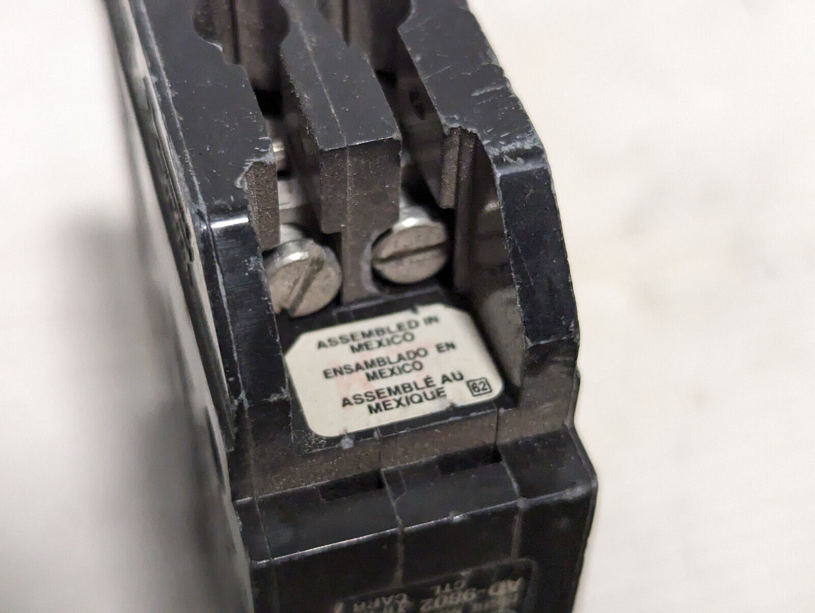 Square D HOMT 1515 circuit breaker, 15A, 120/240VAC, 1 pole, BROKEN SWITCH