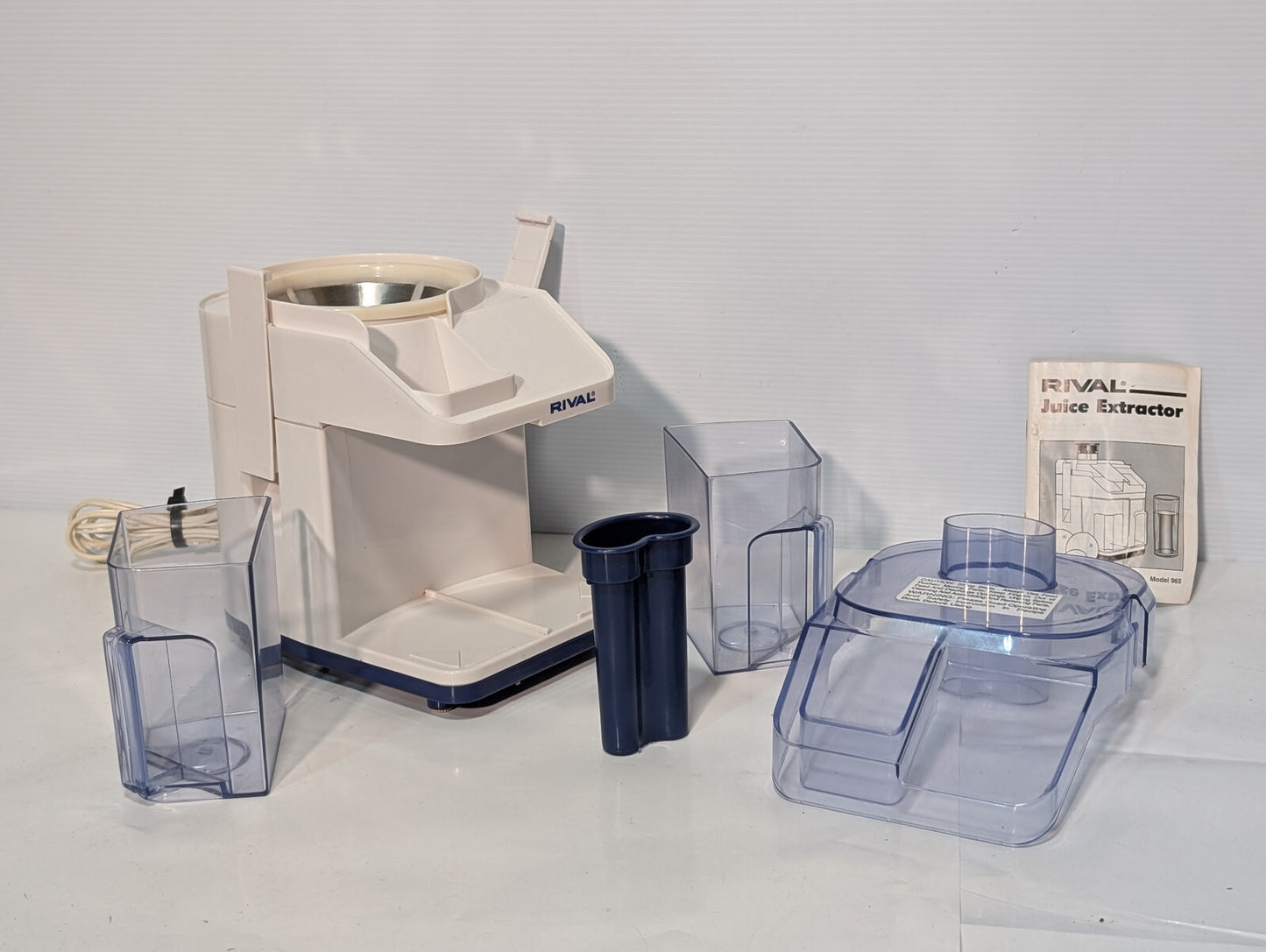 Vintage Rival Juice Extractor 965 Juicer Healthy Drinks, 300W Motor, (2) 24oz