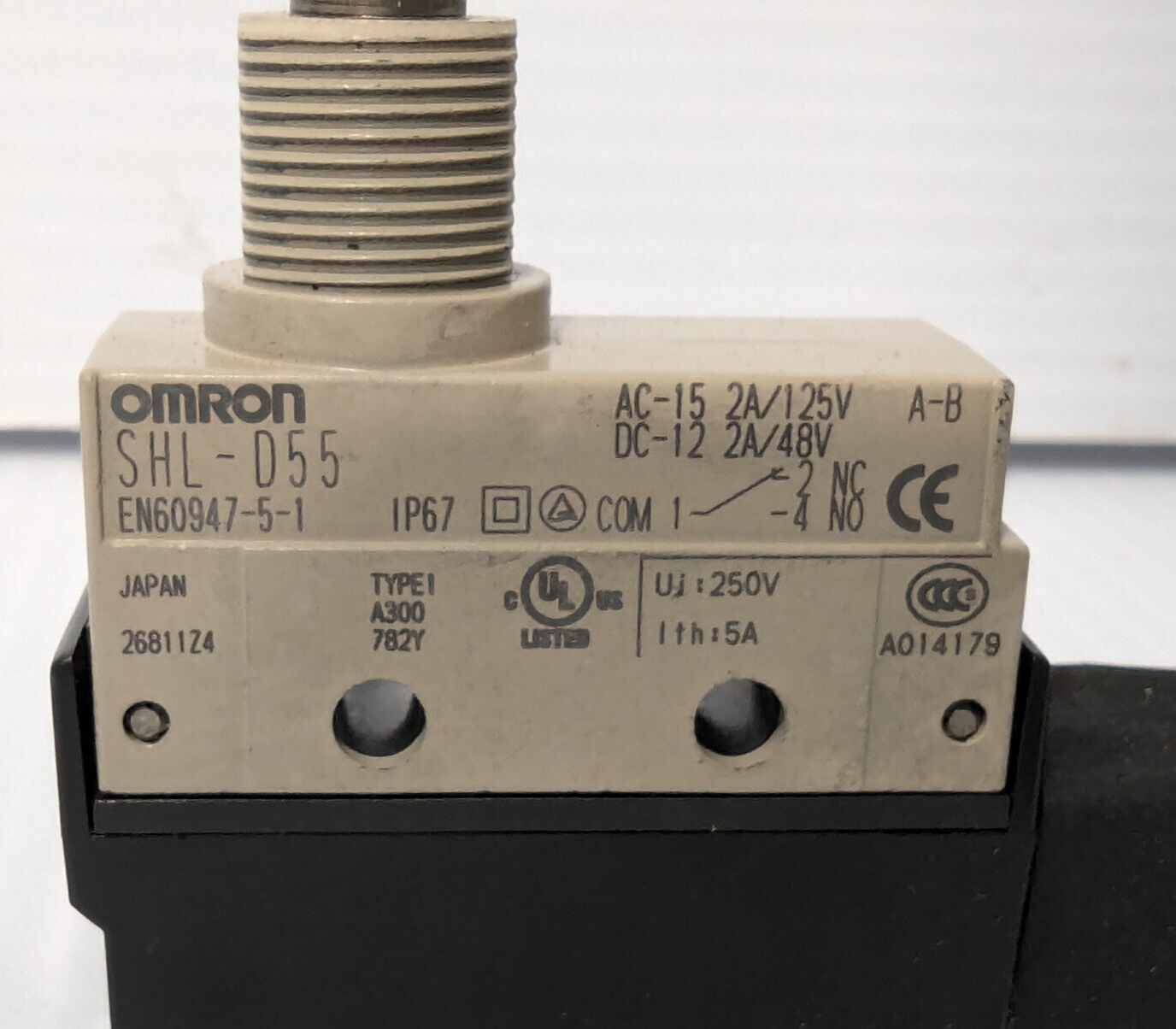 Omron SHL-D55 roller plunger limit switch, EN 60947-5-1, 250V, free shipping