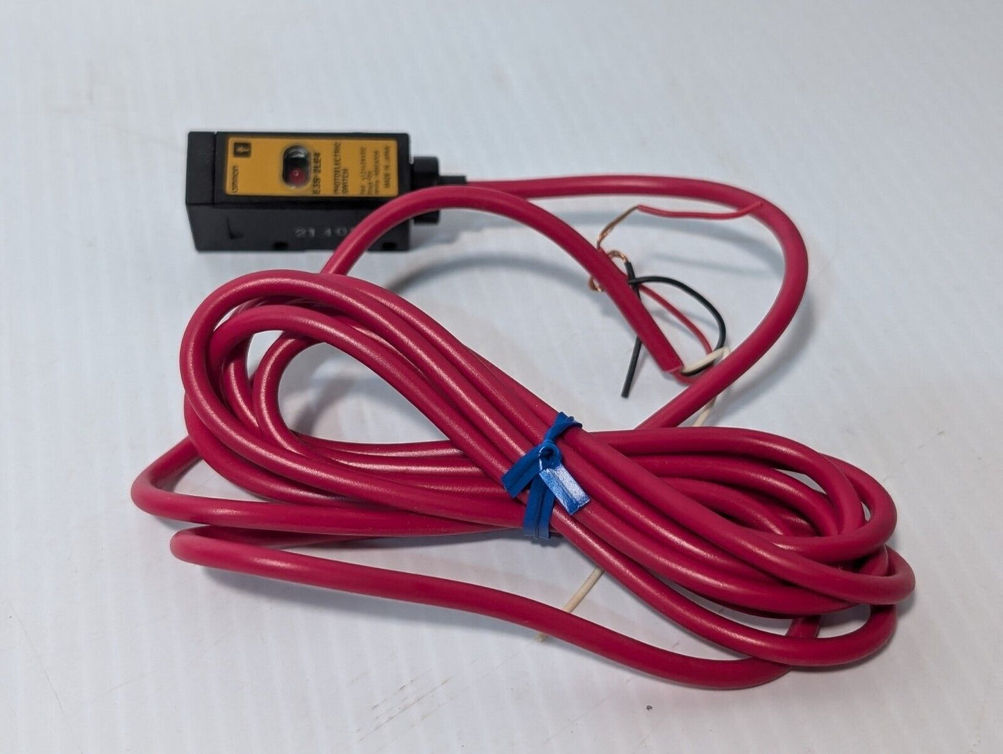 Omron E3S-2LE4 Photoelectric Sensor Switch 2M Range 12-24V DC - Free Shipping