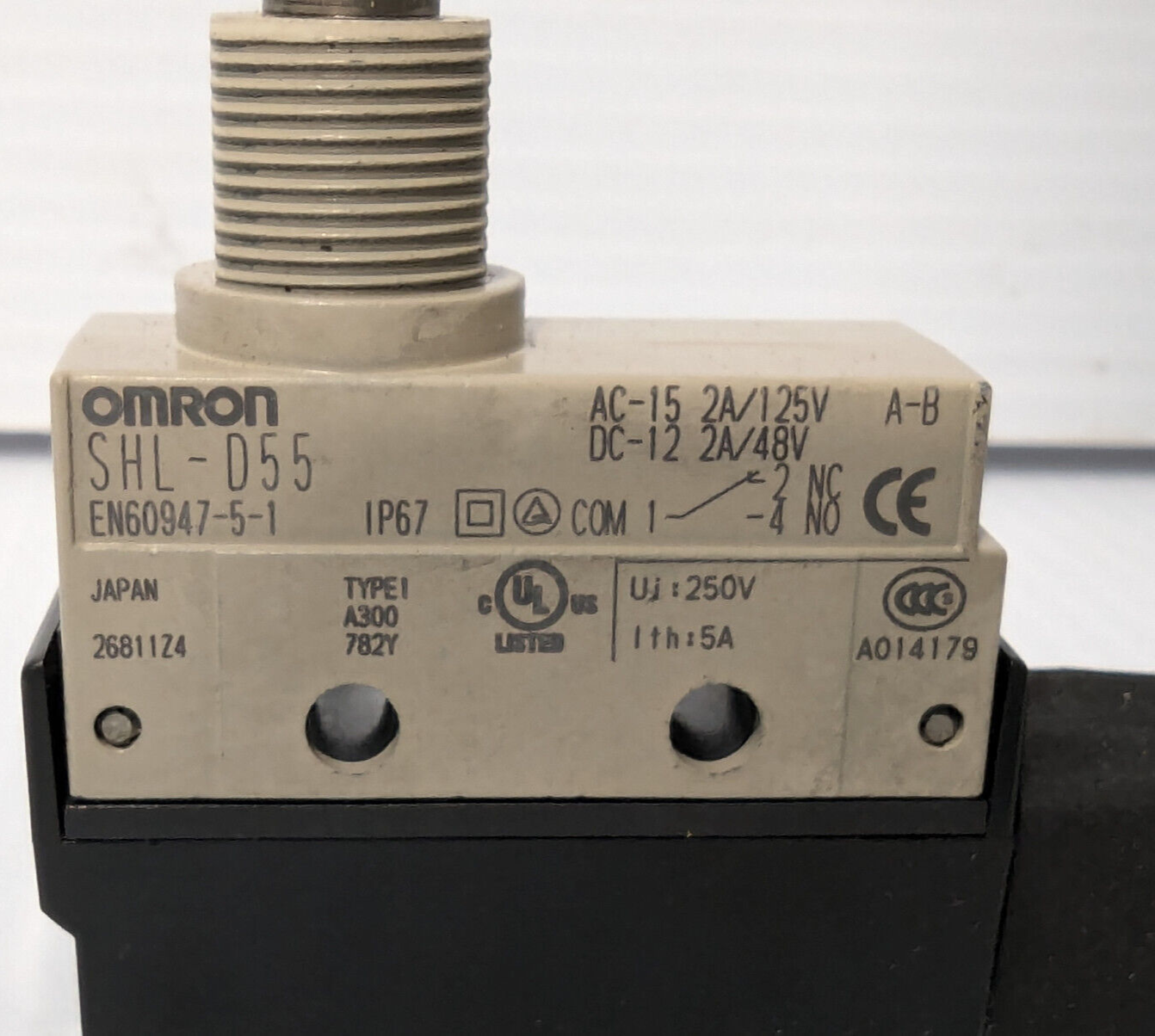 Omron SHL-D55 roller plunger limit switch, EN 60947-5-1, 250V, free shipping