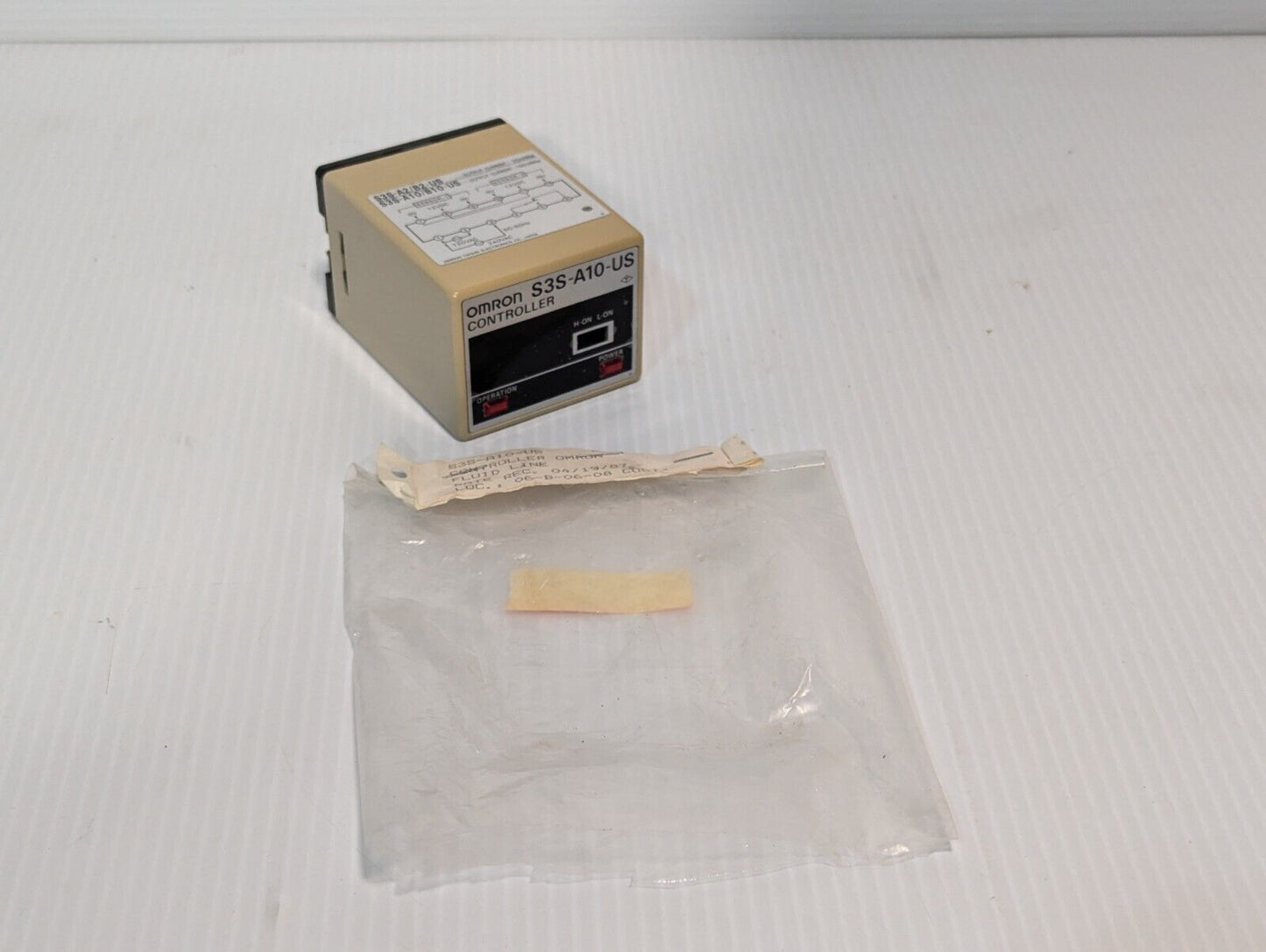 Omron S3S-A10-US controller, 12 pins, 120VAC in, 12VDC out - Free Shipping