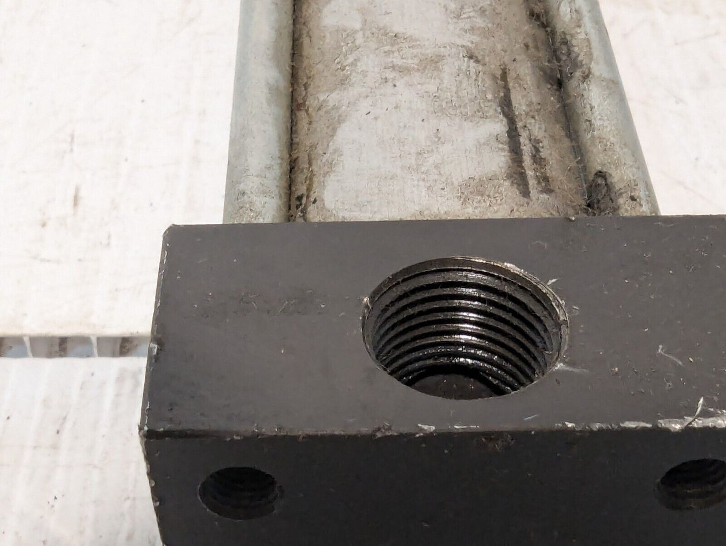 Unidentified 9" Hydraulic Cylinder+Returns