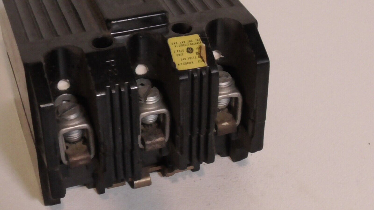 GE TQL32030, 3 poles, 120/240 VAC, 30 A, circuit breaker