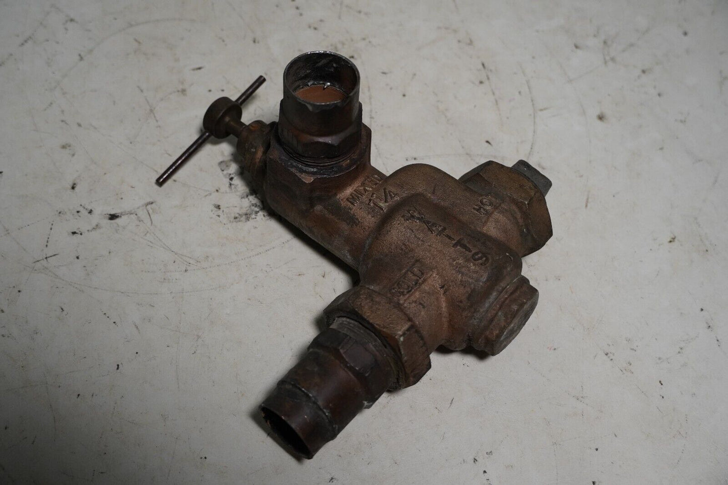 Watts No170 1-1/4" Hot/Cold Mixing Valve Brass