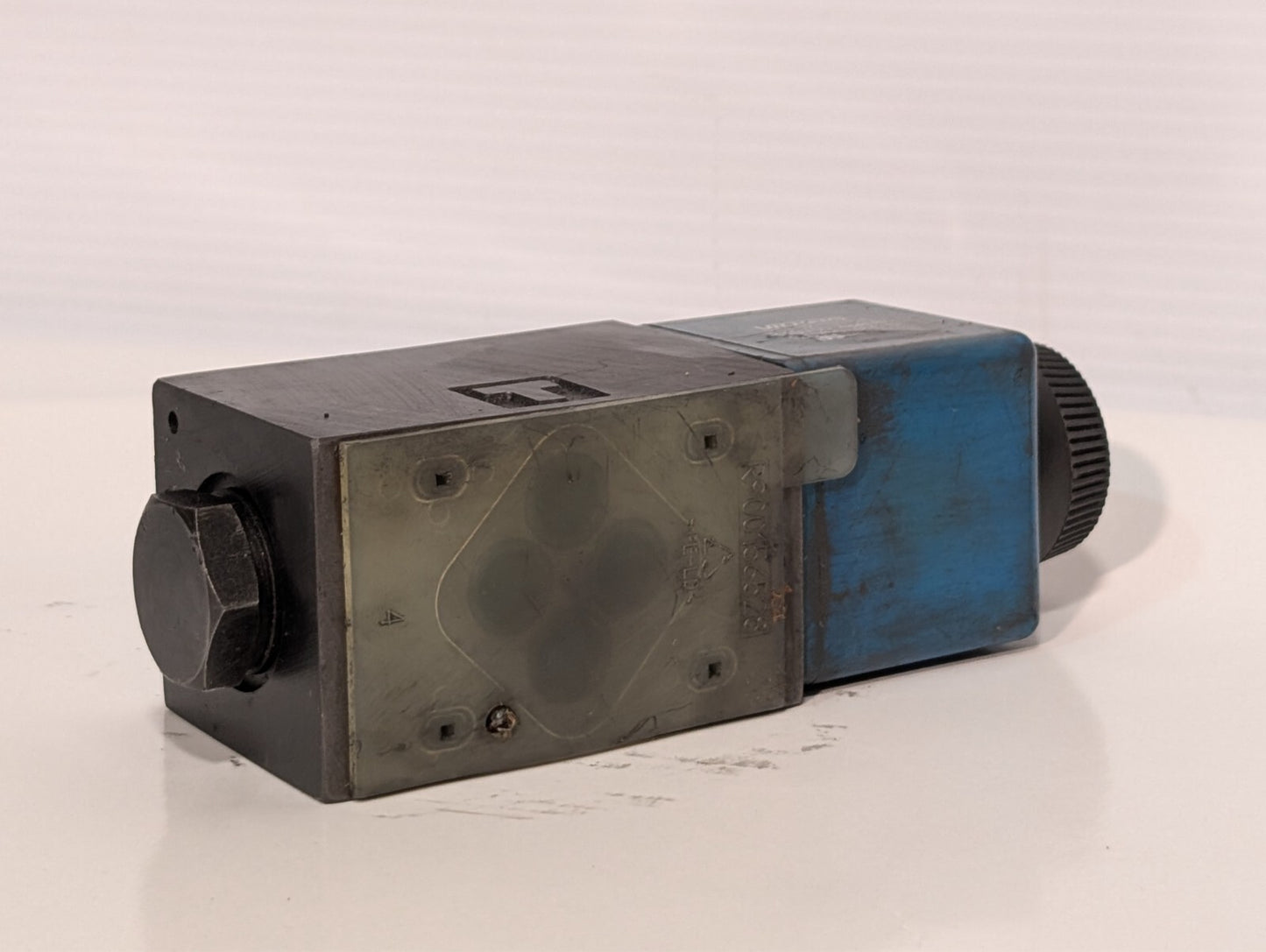 Vickers DG4V-3S-2A-M-U-B5-60 Solenoid Directional Control Valve 02-109632 ONLY