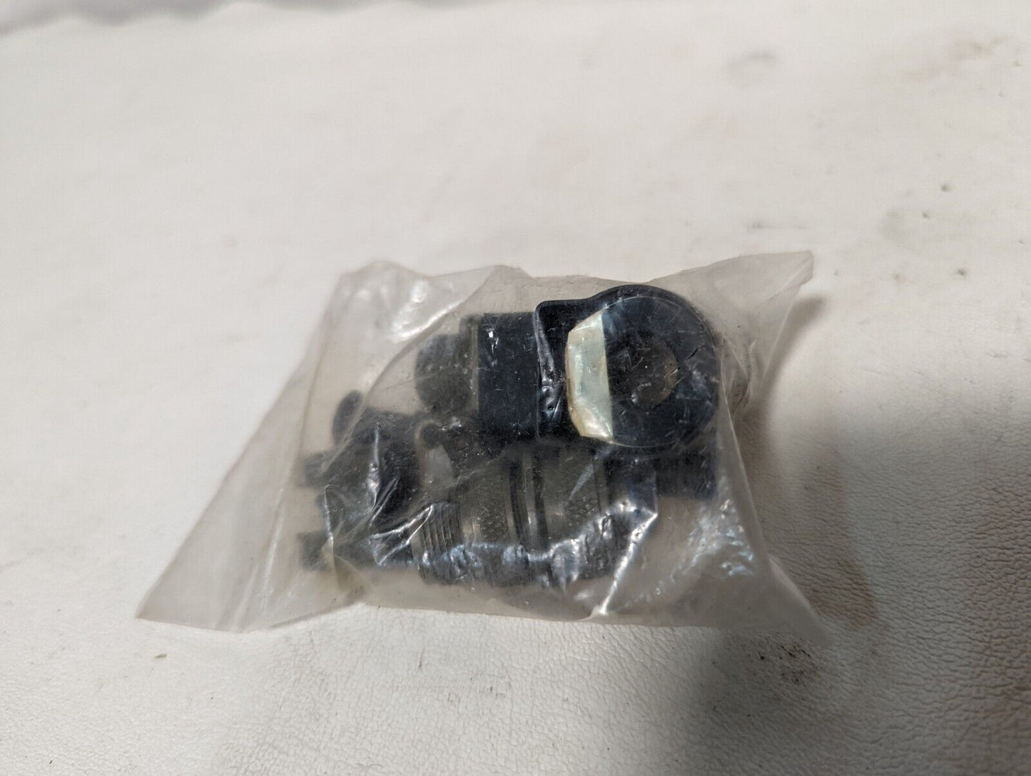 Lot of 2 ISI Fluid Power 26E01032 with parts: one sealed, one used/maybe broken