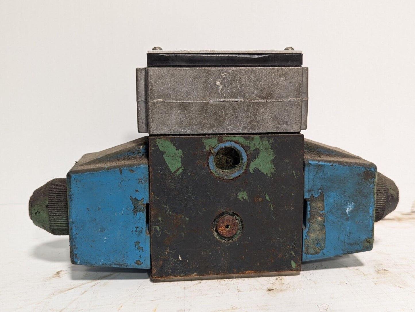 Vickers DG4S4L-012C-B-60 Directional Solenoid Pilot Valve 95 LPM 35W