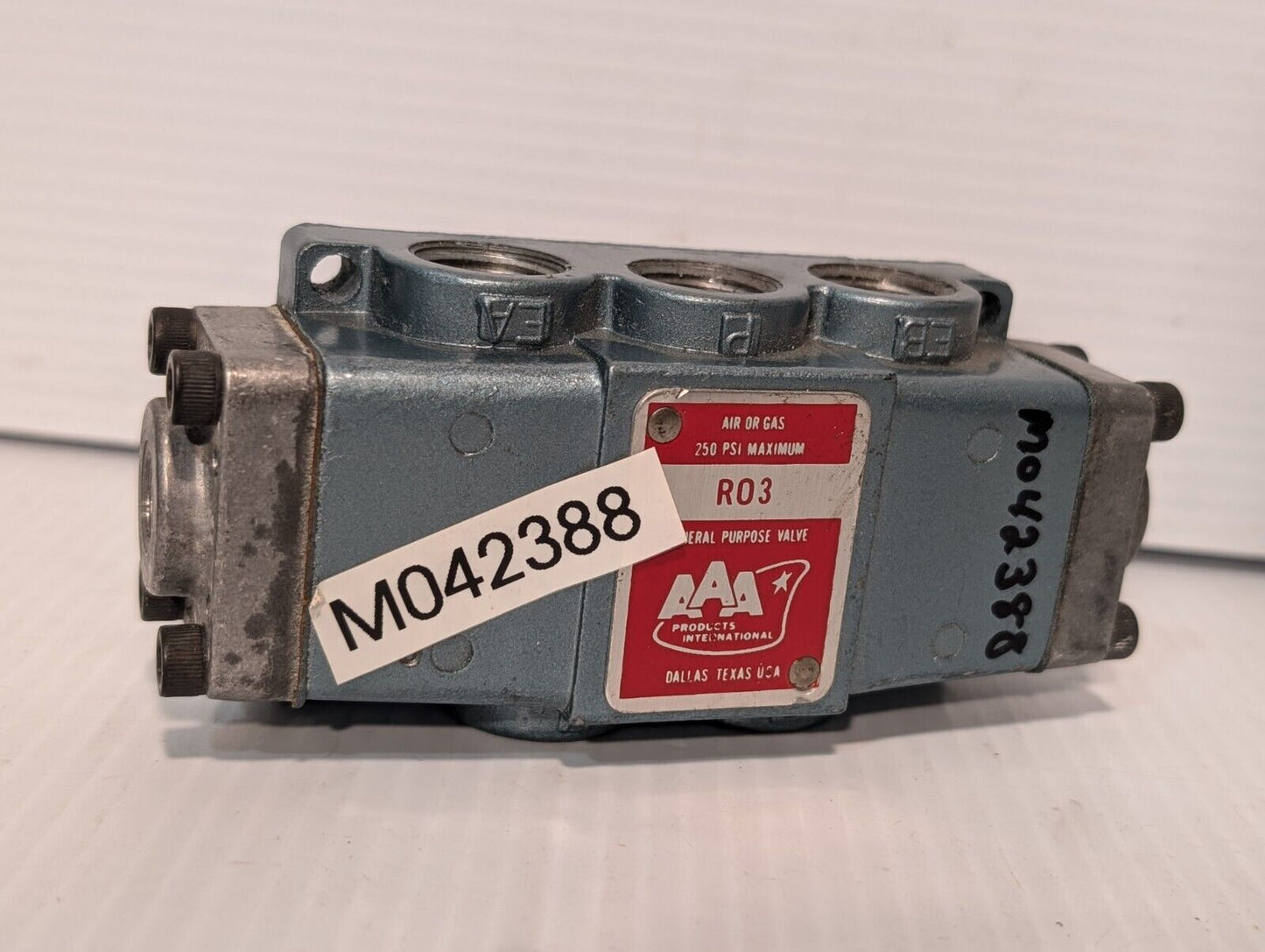 AAA Products RO3 Air or Gas Operated Valve, 3/8" NPTF, Spring Return, 250psi Max