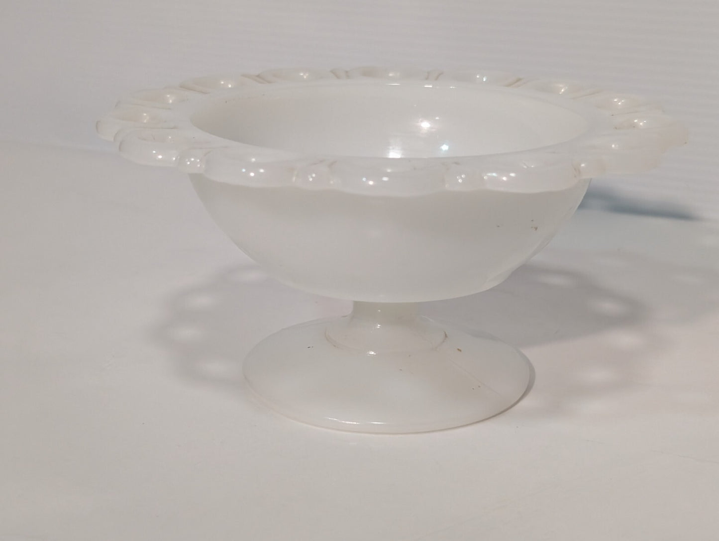 Vintage Anchor Hocking Milk Glass Lace Edge Old Colony Pedestal Compote Dish