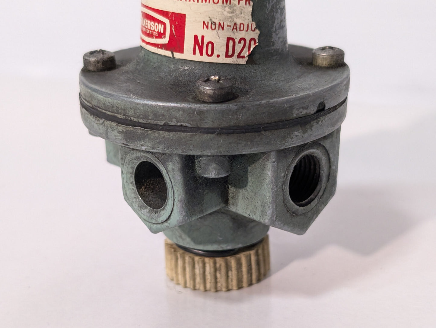 Wilkerson Corporation D2002-2 Air Pressure Regulator, Non-Adjustable, 29Psig Max