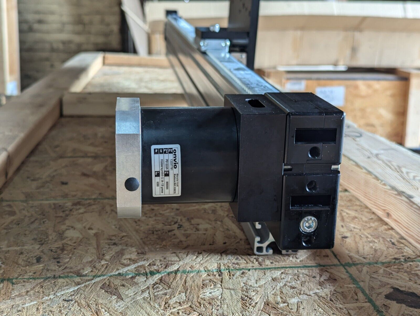 Macron 8676A01 Linear Rail Actuator w/Onvio 9000566 Reducer / 3915-11-000-0415