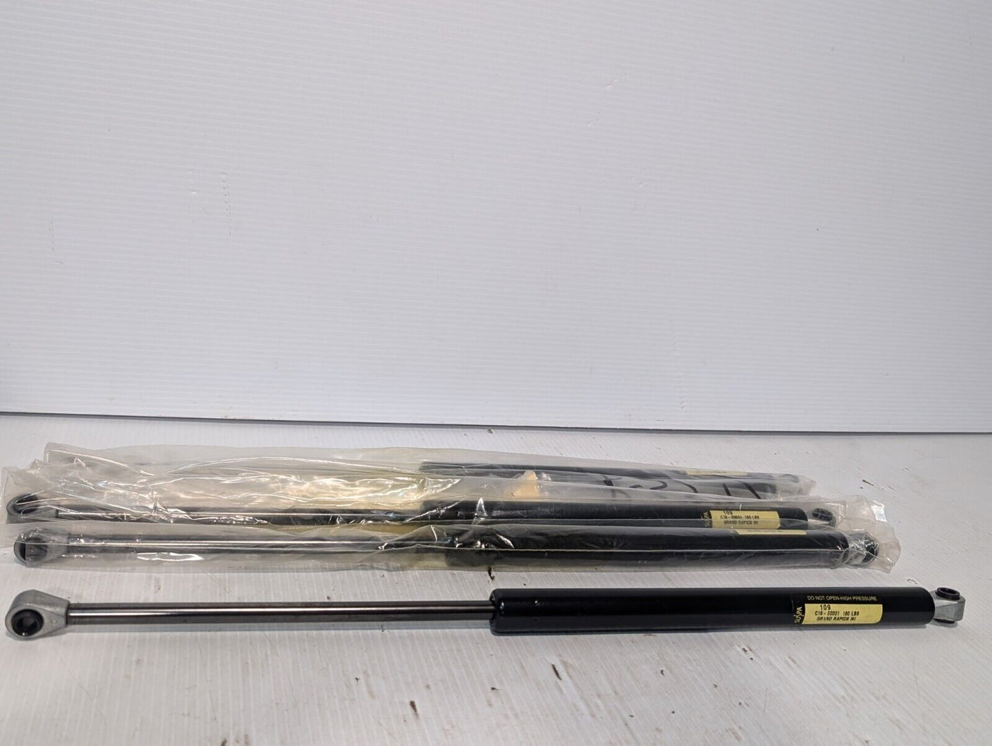 Suspa ® C16-00001 Gas Prop Strut Shock 19.5" 160 lbs. (Set of 2) - Free Shipping