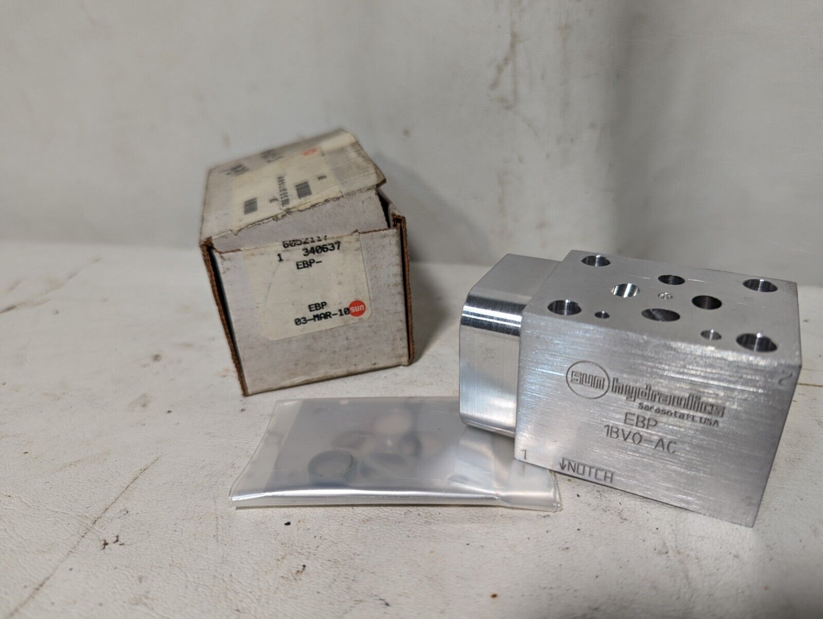 Sun Hydraulics EBP 1BV0-AC manifold, torque 30-35 lbf ft/45-50Nm