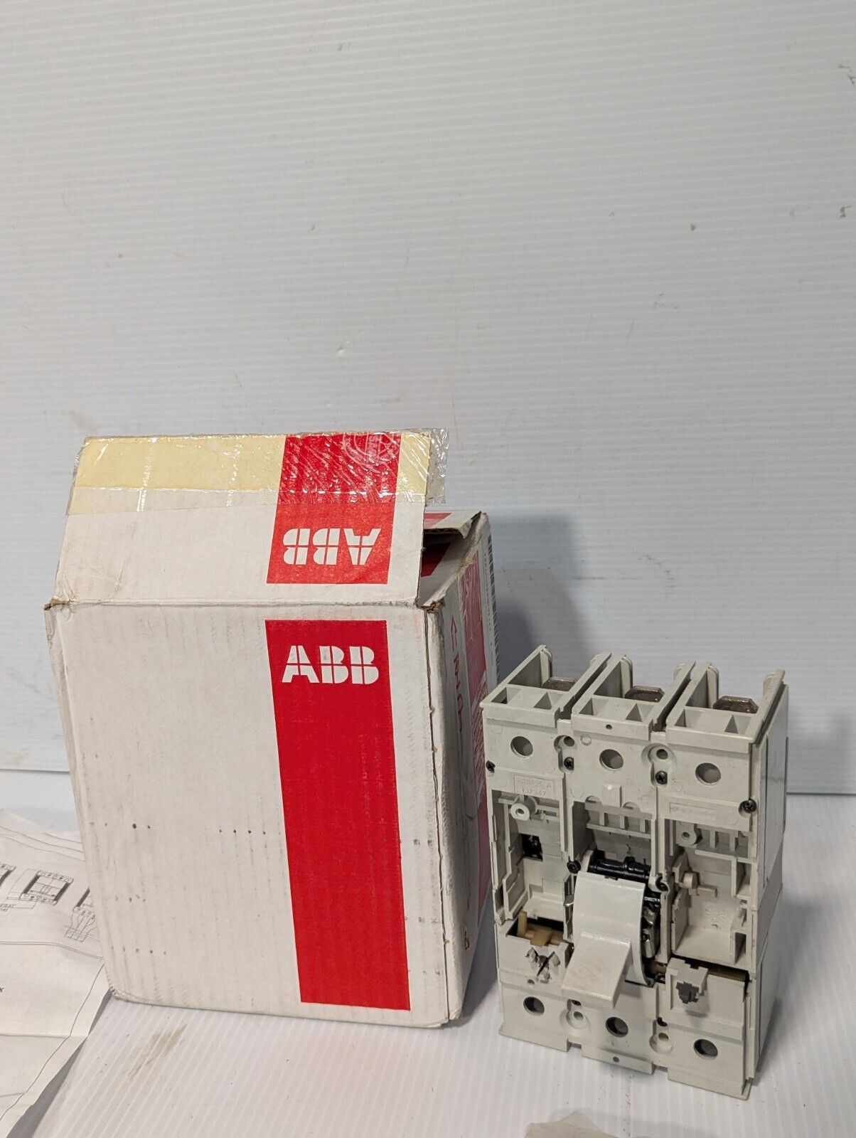 ABB T3N175TW Circuit Breaker, 175A 600VAC 3-Pole w/Accessories-Free Ship+Return