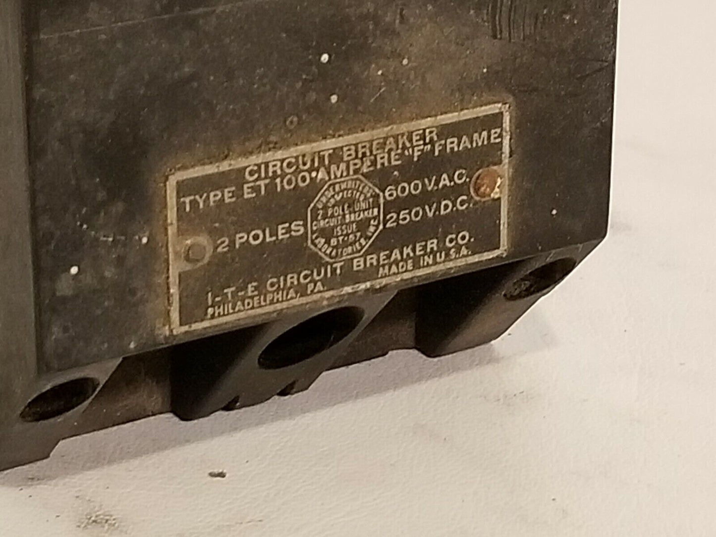 ITE ET2100 circuit breaker, 2 pole, 100 amps, 277 VAC, used,