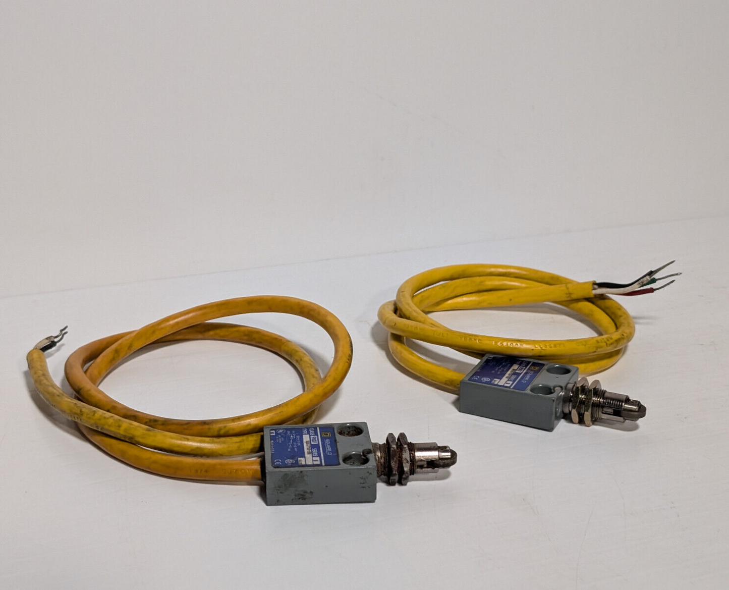 Square D MS07G0100 Class 9007, Ser B Limit Switch, Sensor, Plunger, Roller, SPDT