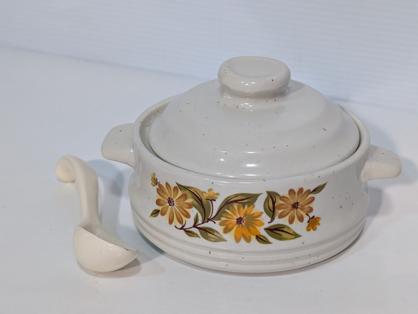 Vintage JMP Capri Bake Serve'nStore Stoneware Daisy Flowers, Pot Pie, Lid, Ladle