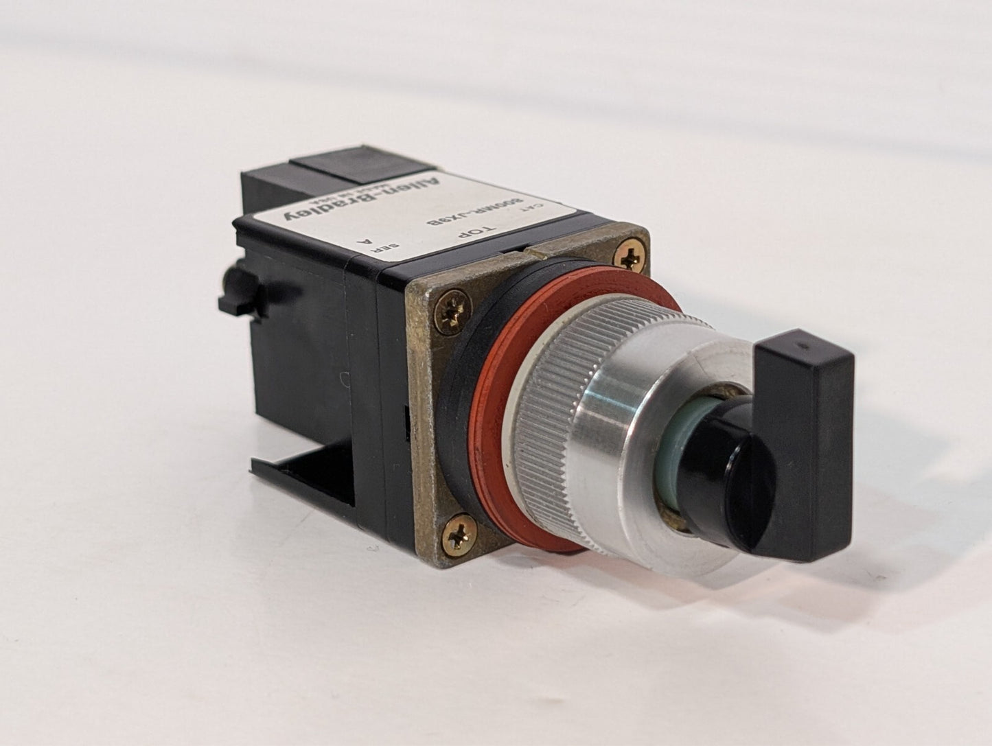 Allen Bradley 800MR-JX9B Ser. A 3 Pos Momentary Oil Tight Selector Switch