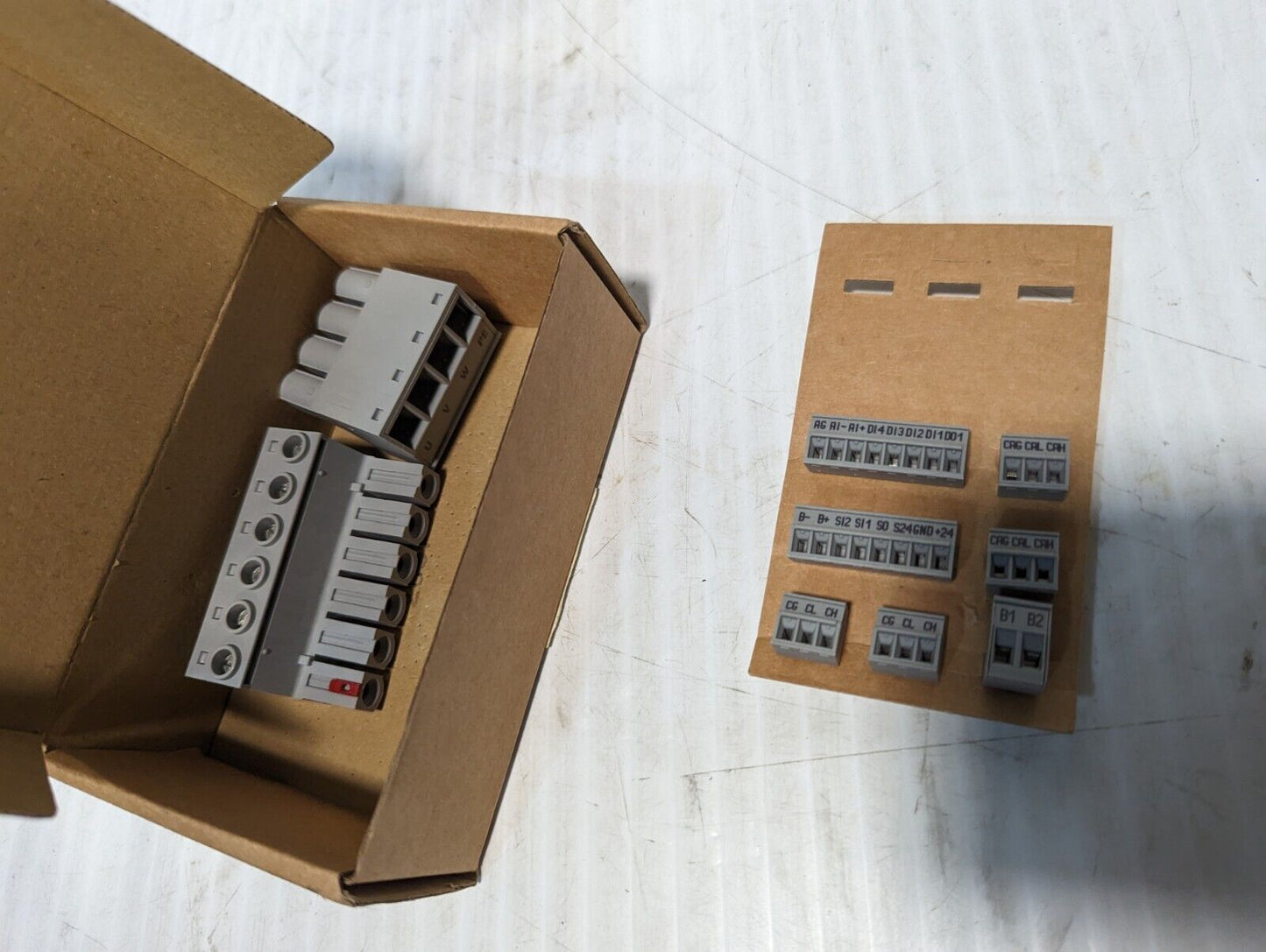 Lenze ECSZA000X0B Connector Assembly Set, 3Pole, For ECS Axis Modules -Free Ship