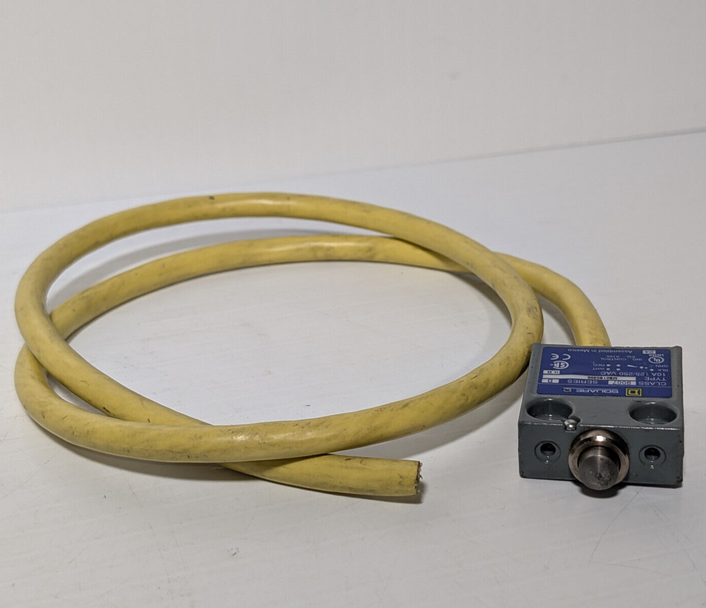 Square D MS01S0300 Enclosed Push Button Limit Switch, Sensor, Automation, 10A