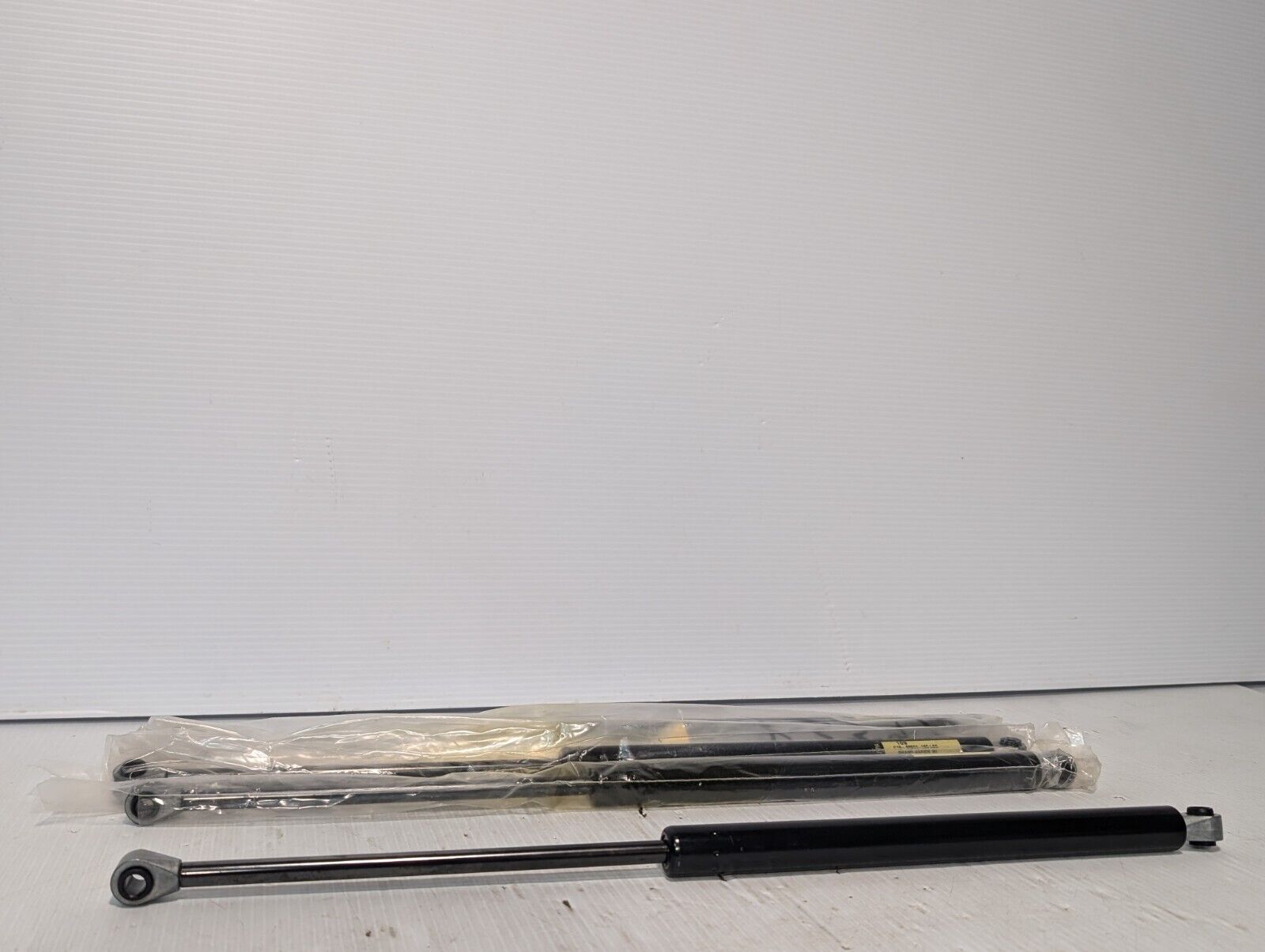 Suspa ® C16-00001 Gas Prop Strut Shock 19.5" 160 lbs. (Set of 2) - Free Shipping