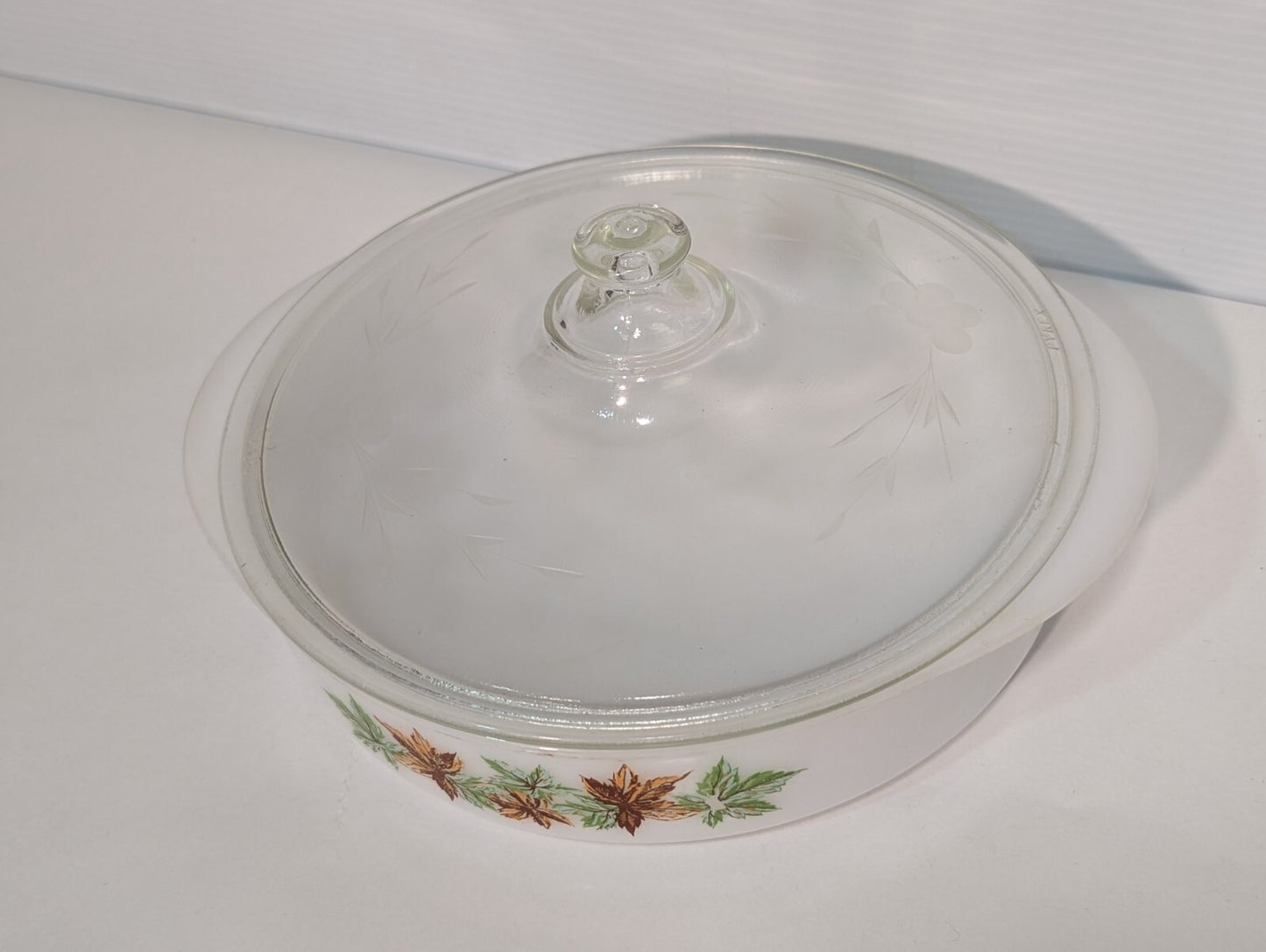 Vintage GlasBake J-2429 Round 8" Casserole Dish With Pyrex 624.C Glass Cover