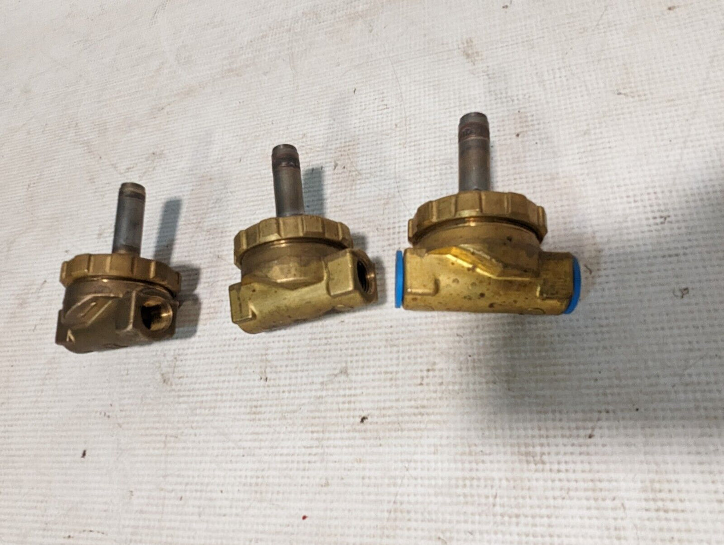 Lot of 3 unbranded solenoid valves, valve body only, 1/2 inch