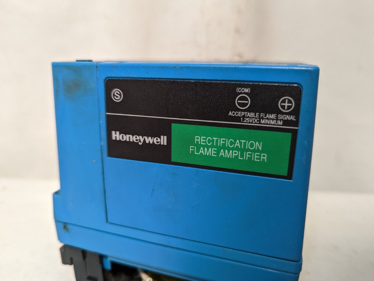 Honeywell RM7890D1004 burner control with R7847A1033 rectification flame amplifi