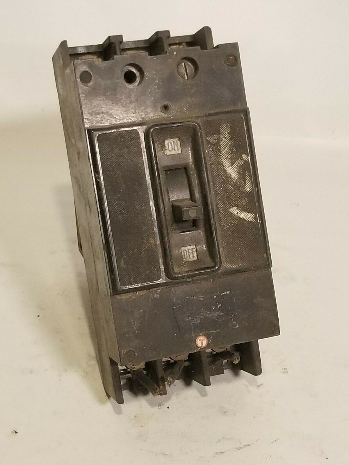 Trumbull AT35015 315 circuit breaker, 15 amps, 3 poles, 240 VAC, used