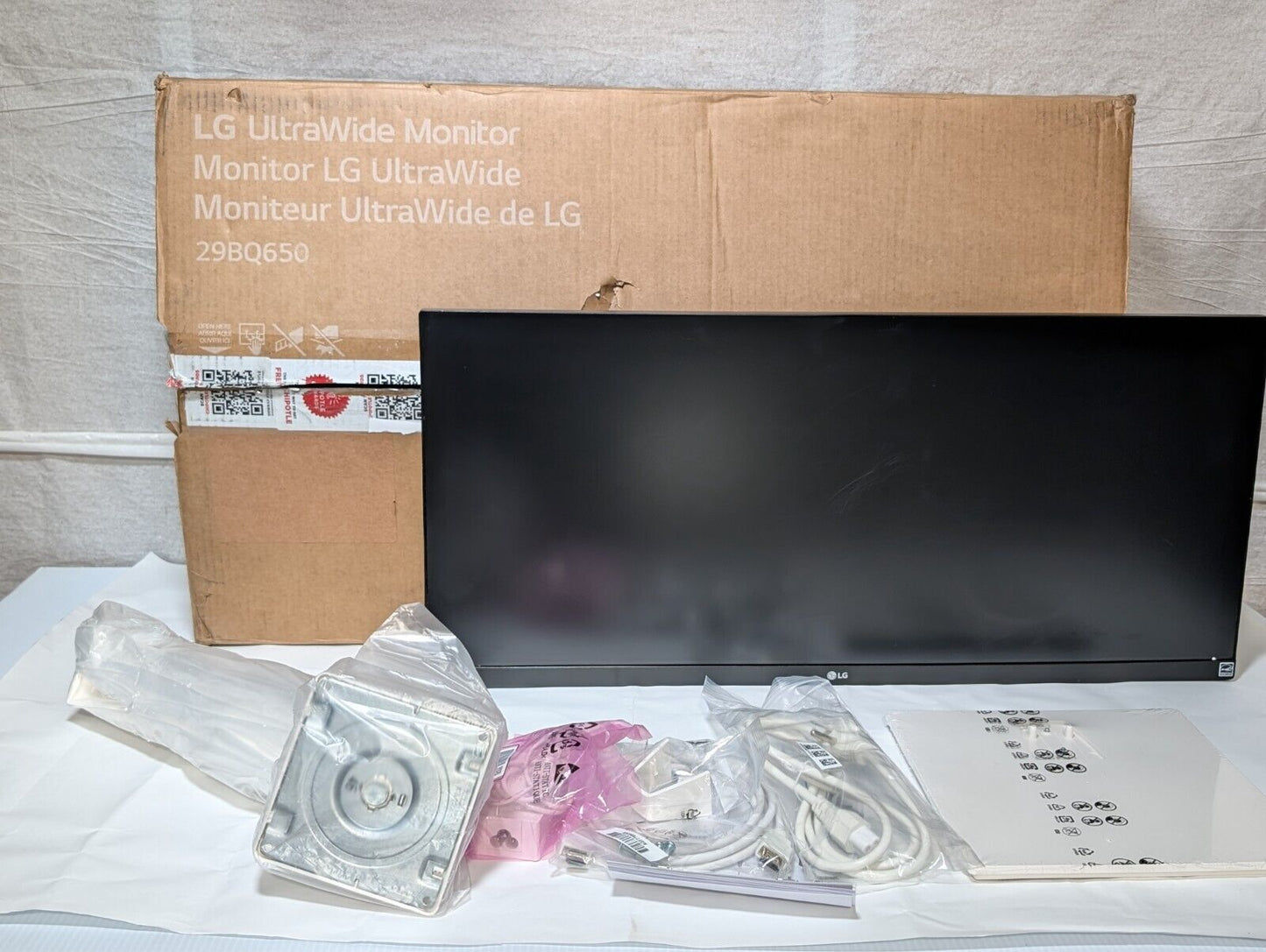 (Scratched) LG 29" UltraWide Full HD LED-LCD Monitor 29BQ650-W W/ Accessories